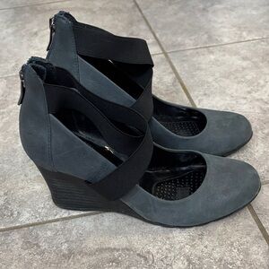 KENNETH COLE REACTION BALLET Wedge Pump with Elastic Straps - Slate Gray